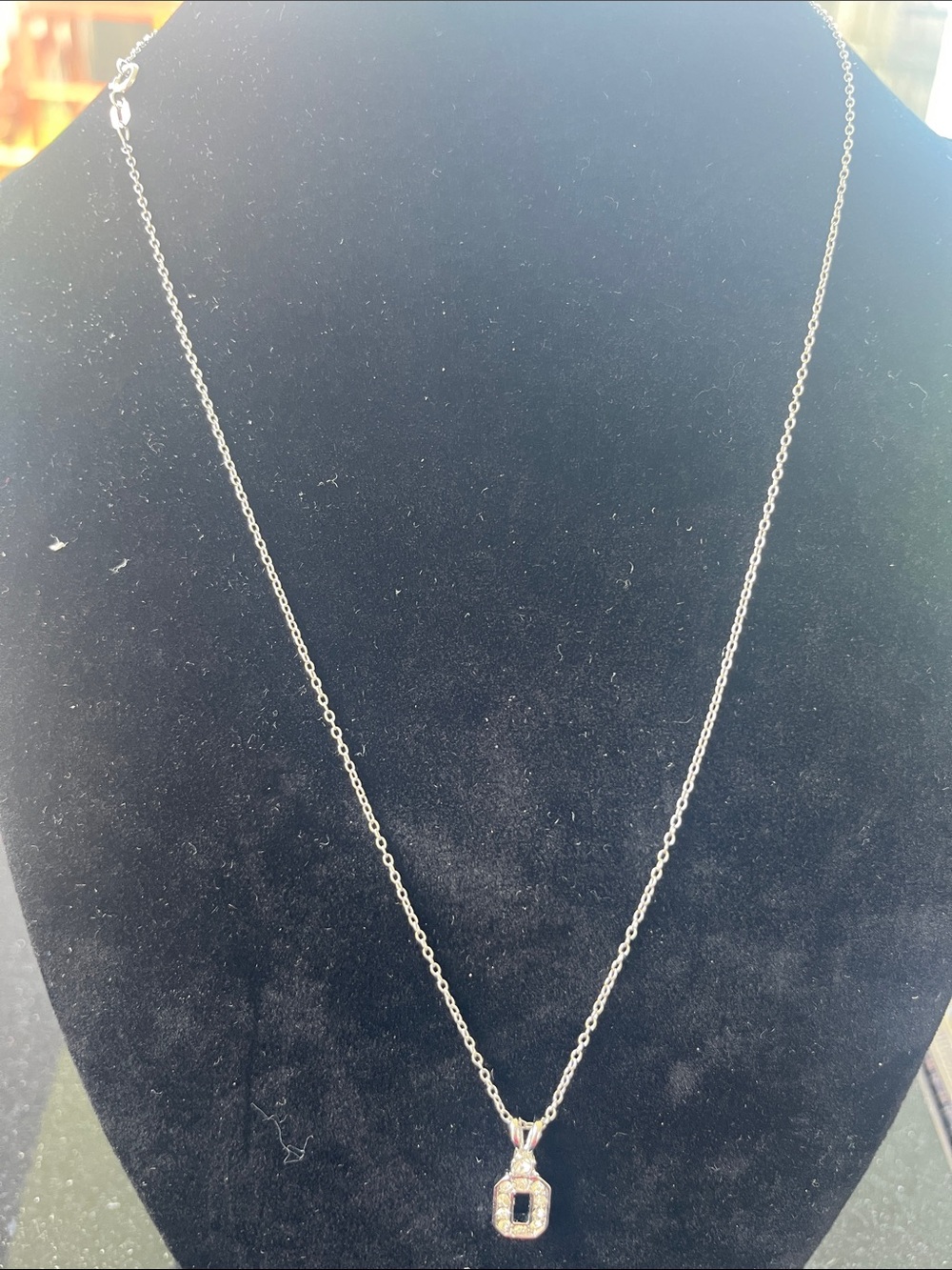 Elegant Silver-Tone Pendant Necklace with Clear Stones - sterling silver 925